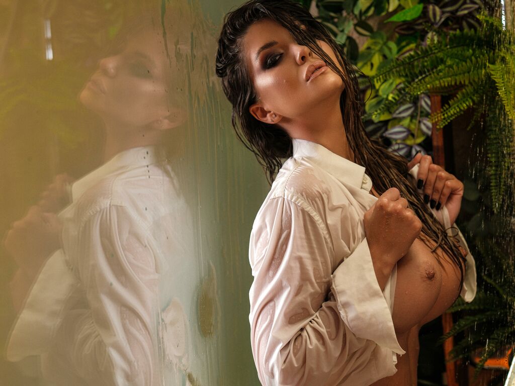 Luna></p>

       
    </div>
    </div>
</div>
<div class=